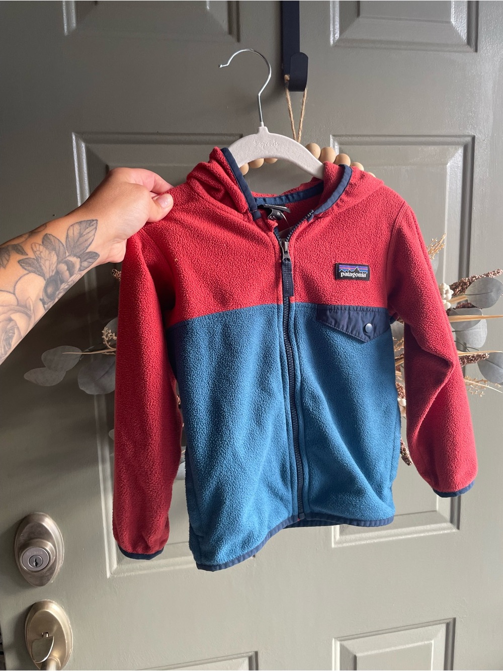 Patagonia Kids Red and Blue Colorblock Fleece Hoodie 3T Micro D